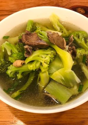 Hình của món Canh súp lơ lòng mề gà.