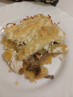 Gombás-húsos rakott krumpli recept fotója