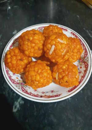 A picture of Instant motichoor ladoo/Boondi ladoo.