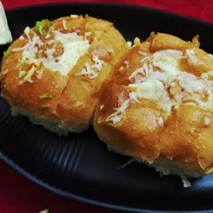 A picture of Cheese Garlic bun pull out.