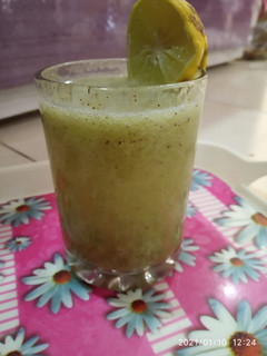 કીવી મોકટેલ (Kiwi Mocktail Recipe In Gujarati) રેસીપી મુખ્ય ફોટો