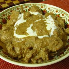 A picture of Akhrot Murg.
