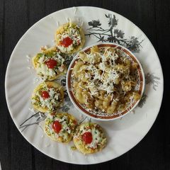 A picture of Pizza bites with Marconi.