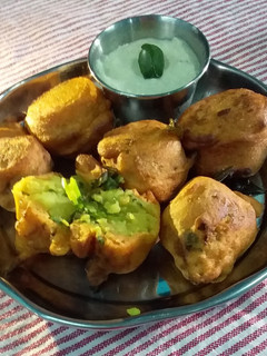 உருளை கிழக்கு மசாலா போண்டா /Leftover Potato Masala Bonda செய்முறை முக்கிய புகைப்படம்