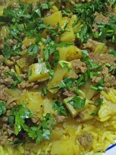 صورة لوصفة رز بالبطاطس واللحمه المفرومه