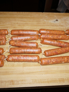 Una foto de CHORIZOS O SALCHICHAS FRESCAS ITALIANAS NEOYORQUINAS. JON STYLE