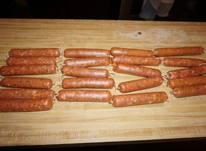 Una foto de CHORIZOS O SALCHICHAS FRESCAS ITALIANAS NEOYORQUINAS. JON STYLE