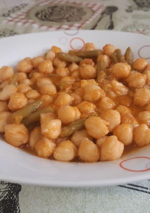 Una foto de Potaje de garbanzos en olla gm D