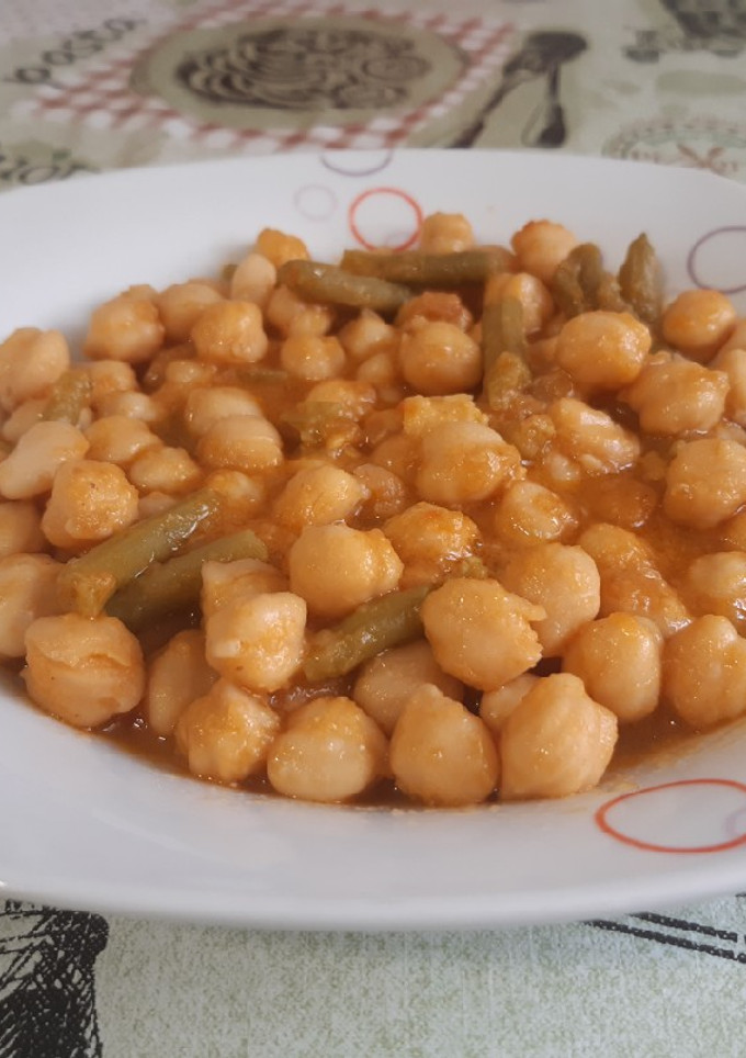Una foto de Potaje de garbanzos en olla gm D