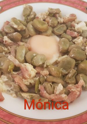 Foto principal de Habas con bacon y huevo