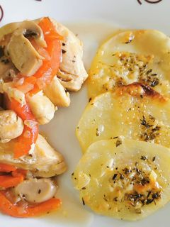 Una foto de Pollo a el Cabazo con patatas gratinadas
