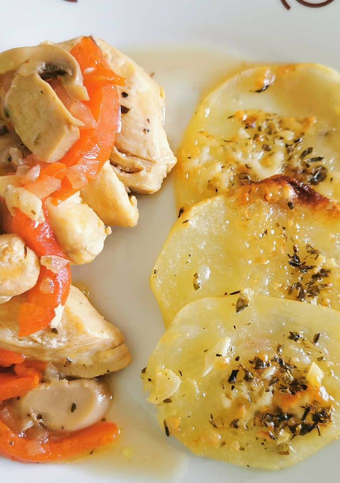Una foto de Pollo a el Cabazo con patatas gratinadas