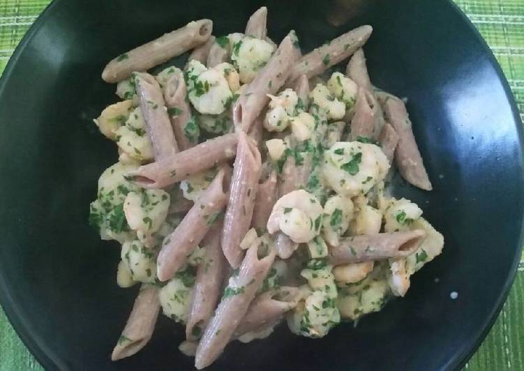 Penne integrali gamberetti e rucola