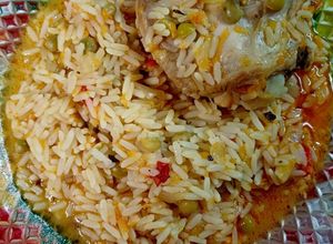 Una foto de Guiso de arroz con pollo