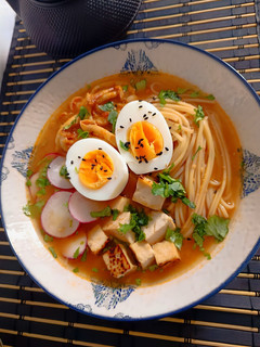 Una foto de Ramen coreano de tofu 🍜✨ // Korean Kimchi Ramen