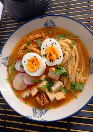 Una foto de Ramen coreano de tofu 🍜✨ // Korean Kimchi Ramen