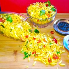 A picture of Jhal muri /puffed rice bhel.