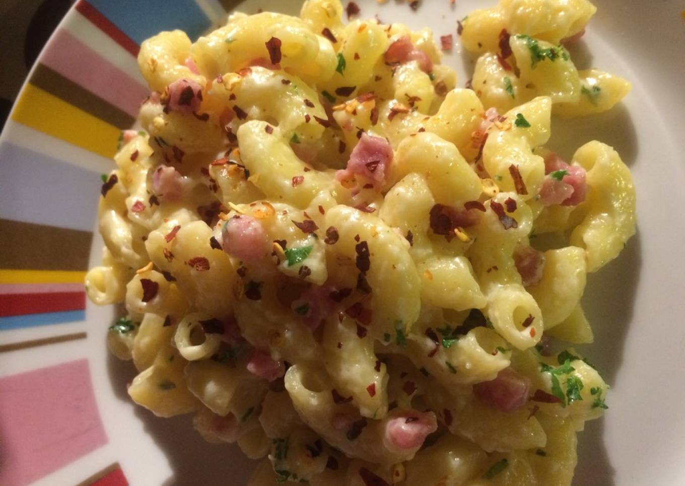 Mac n cheese with bacon cubes