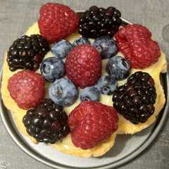 Foto di Crostatina ai frutti di bosco freschi senza glutine e senza lattosio