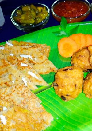 मसूर दाल का चीला और पकौड़े (Masoor dal ka cheela aur pakode recipe in Hindi) रेसिपी मुख्य फोटो