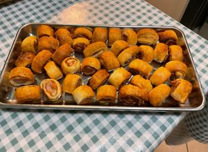 Une photo de Petits feuilletés aux saucisses, moutarde et parmesan