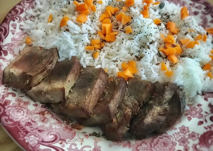 Manera fácil Preparar  Atún rojo de almadraba con soja y arroz con semillas y zanahoria