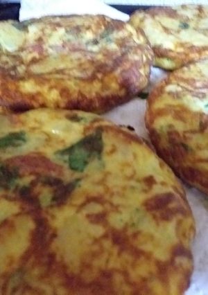 Una foto de Tortilla de papa con chorizo español