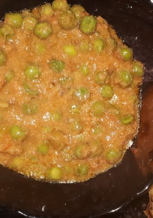 A picture of Garden peas in coconut curry.