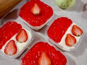 Gambar stroberi dessert box