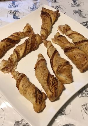 Une photo de Feuilletés torsadés jambon, barbecue, sésame doré
