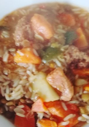 Una foto de Guisito  carne, verduras, arroz y lentejas !!¡!