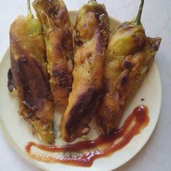 A picture of Mirchi fritters.
