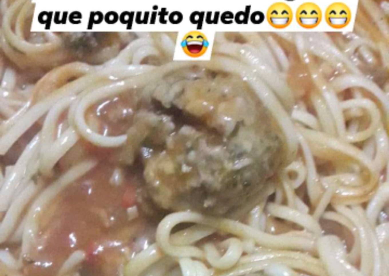 Albóndigas con tuco y tallarines