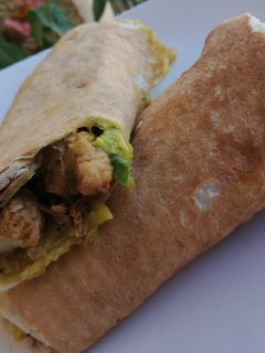 صورة لوصفة فاهيتا مع صلصة الافوكا و خبز الصاج