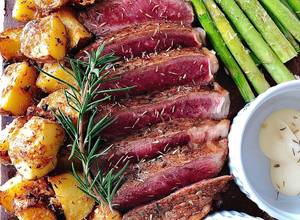 Hình của món Bò, Măng Tây và Khoai Tây Nướng (Marinated Ribeye Steak - Butter Garlic Parmesan Roasted Potatoes).