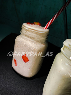 A picture of Strawberry smoothie.