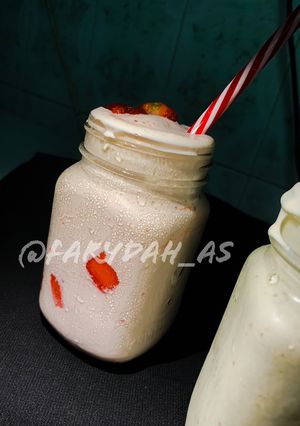 A picture of Strawberry smoothie.