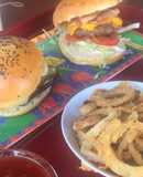 Hamburguesas.. con salsa barbacoa y aros de cebolla al horno
