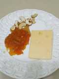 Dulce de quinotos con queso Pategrás y castañas de cajú