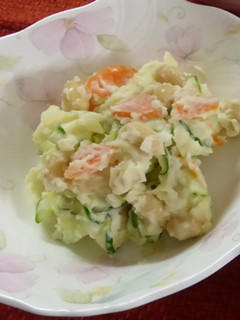A picture of Potato salad with boiled soybeans.