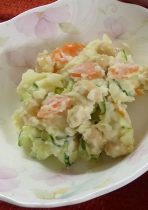A picture of Potato salad with boiled soybeans.