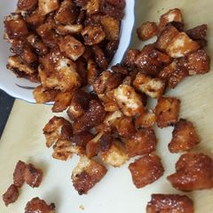 A picture of Bread caramalize popcorn.