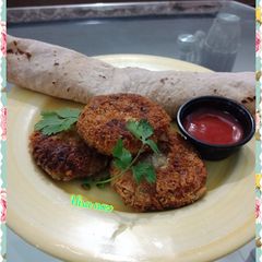 A picture of Chicken Cutlets With Roti.