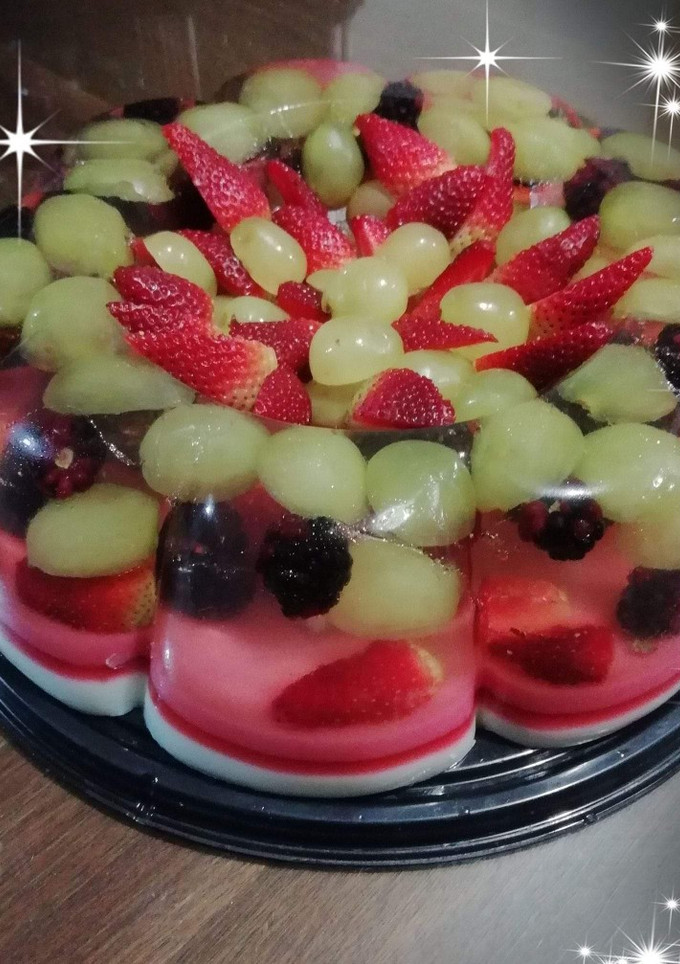 Una foto de Gelatina tricolor con fruta