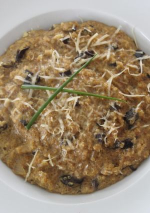 Una foto de Risotto de quinoa con hongos de pino