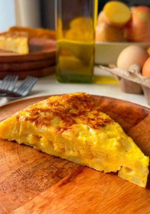 A picture of Spanish 🇪🇸 / Potato Omelette!! 🥔🧅🍳.