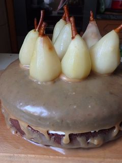 Körtés csokoládétorta, karamellöntettel recept fotója