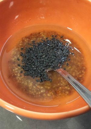 Una foto de Hervido con salsa de mostaza y miel