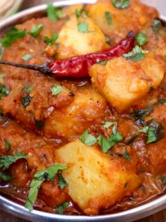 લસણીયા બટાકા (lasaniya potato recipe in Gujarati) રેસીપી મુખ્ય ફોટો