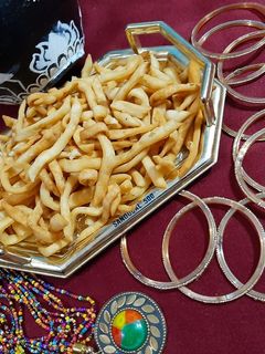 नमकपारे (Namakpare recipe in hindi) रेसिपी मुख्य फोटो